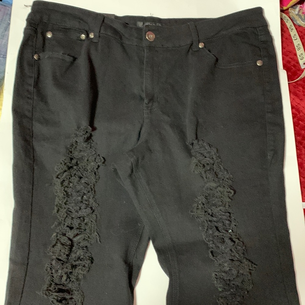 bQb plus size black distressed denim capri size 24
